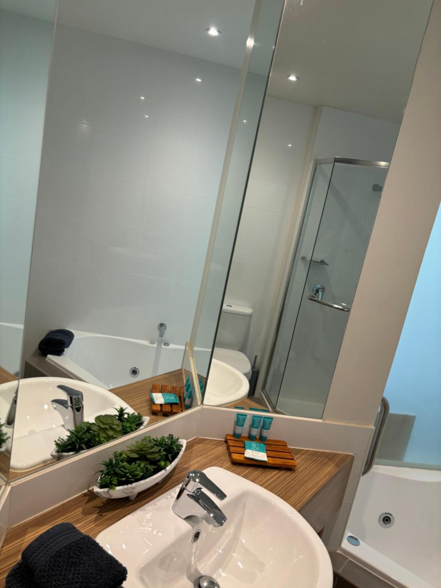 Apartament Waterfront@Waves Cowes Zewnętrze zdjęcie